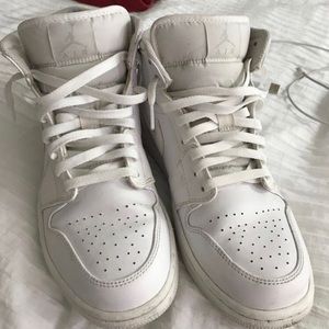 Air Jordan 1 mid whites size 9.5